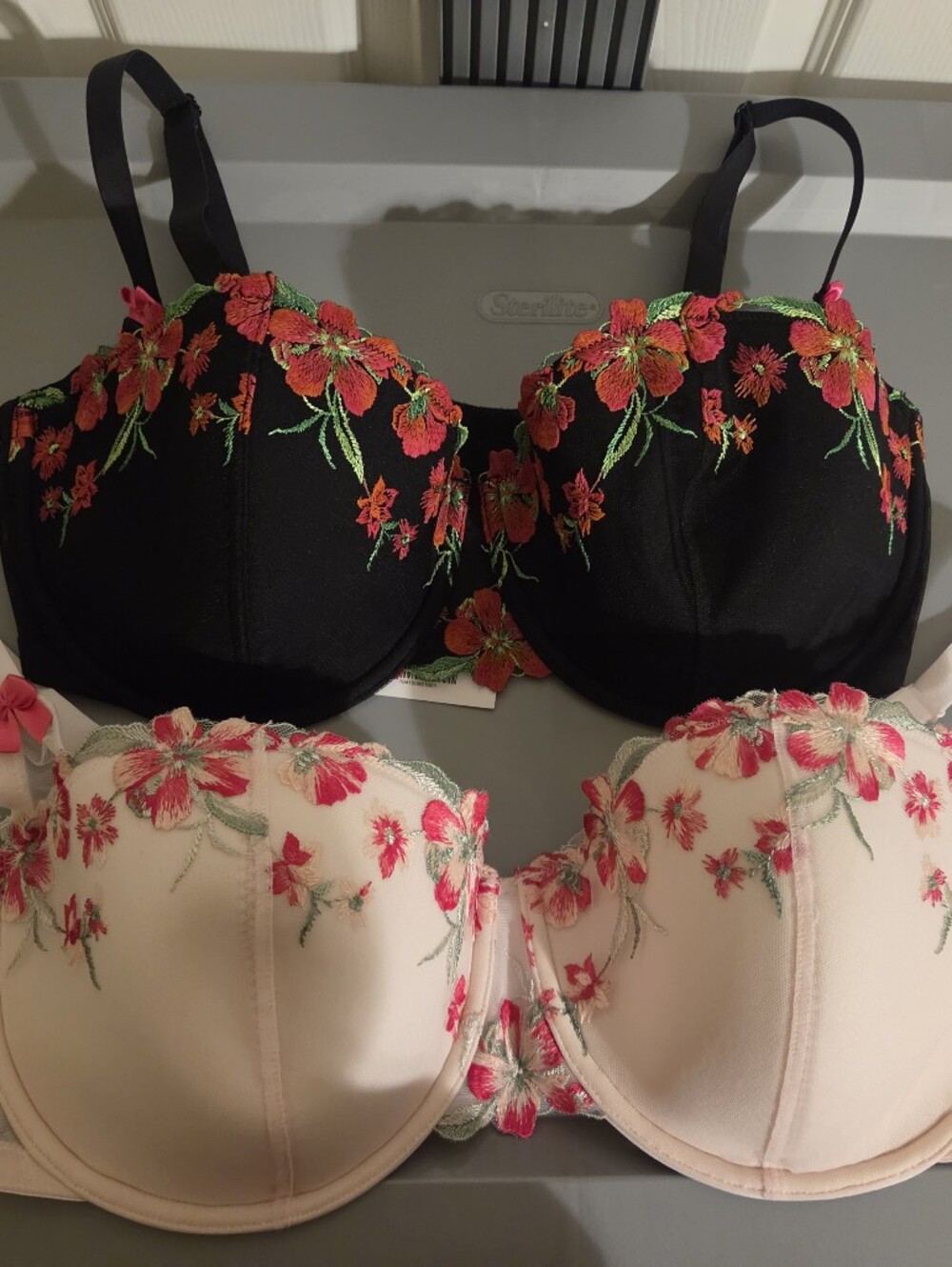 Adore Me Floral Embroidered Bras in Black & Light Pink Size38Ddsðpp